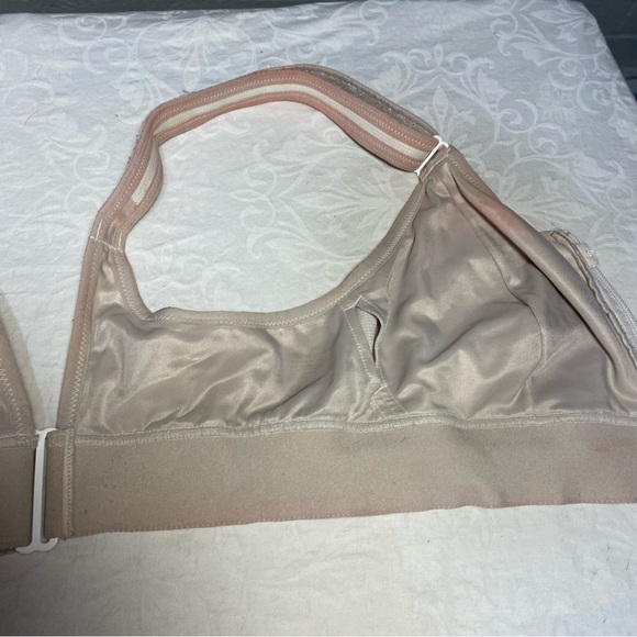 SHEFIT Ultimate Sports Bra in size Luxe (large) White, Tie Dyed in Great Shape - Picture 15 of 16